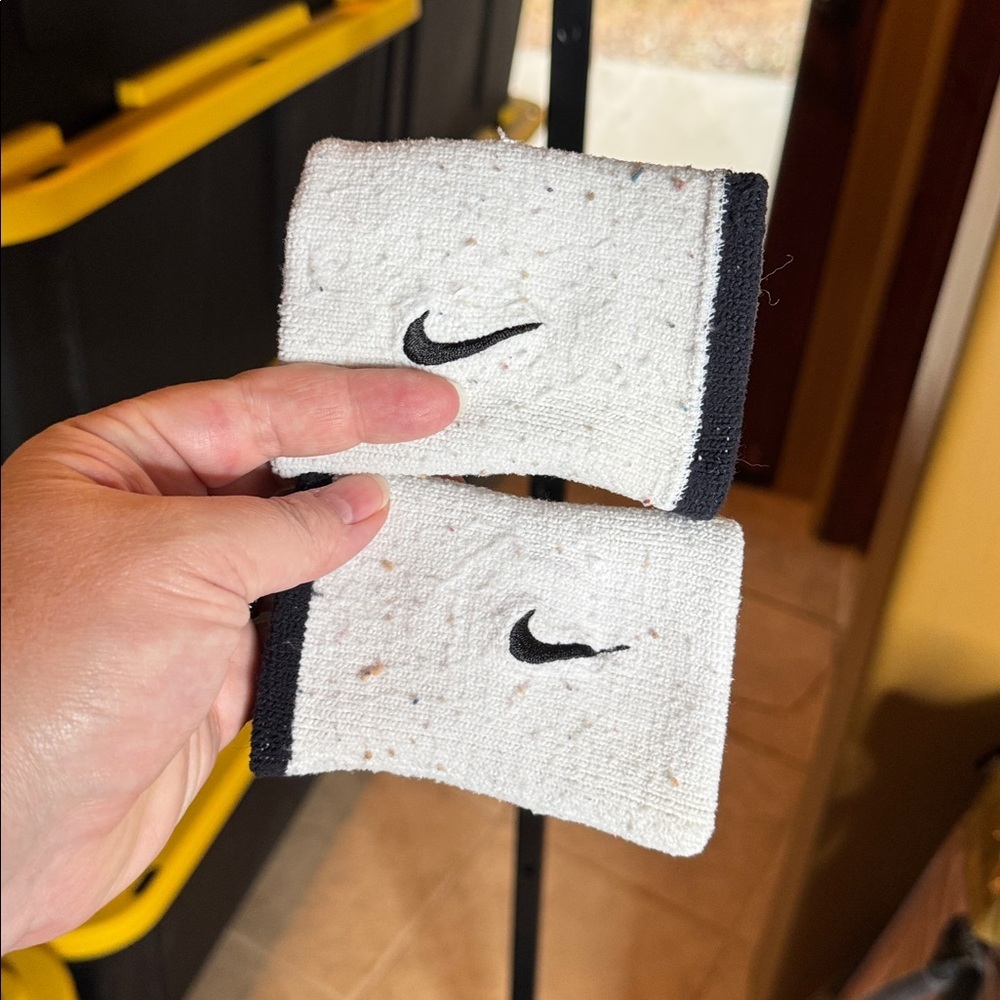 Nike Dri-FIT Home & Away Doublewide Reversible Wristbands - Picture 3 of 3